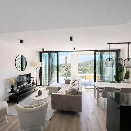 Luxury Penthouse - Sea View - Swimming Pool - Roof Terrace