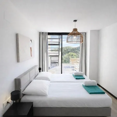 Luxury Penthouse - Sea View - Swimming Pool - Roof Terrace Apartment *